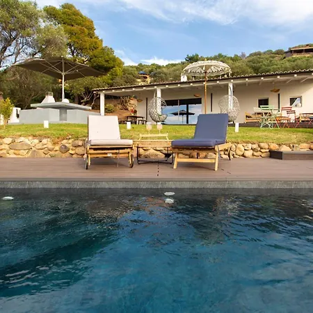 Gaia Vista Mare Con Piscina *